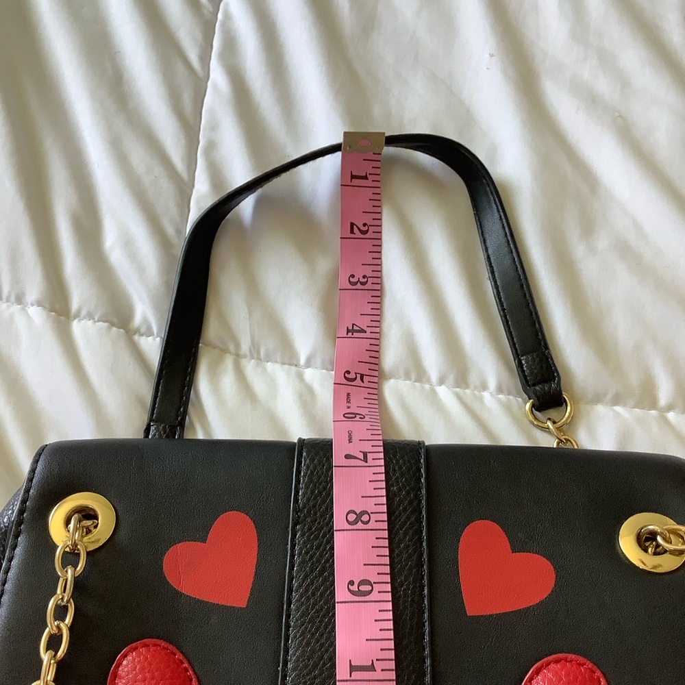 RARE CHARMING CHARLIE Black Pebbled Four Hearts Crossbody Bag Gold Hardware - Picture 6 of 9